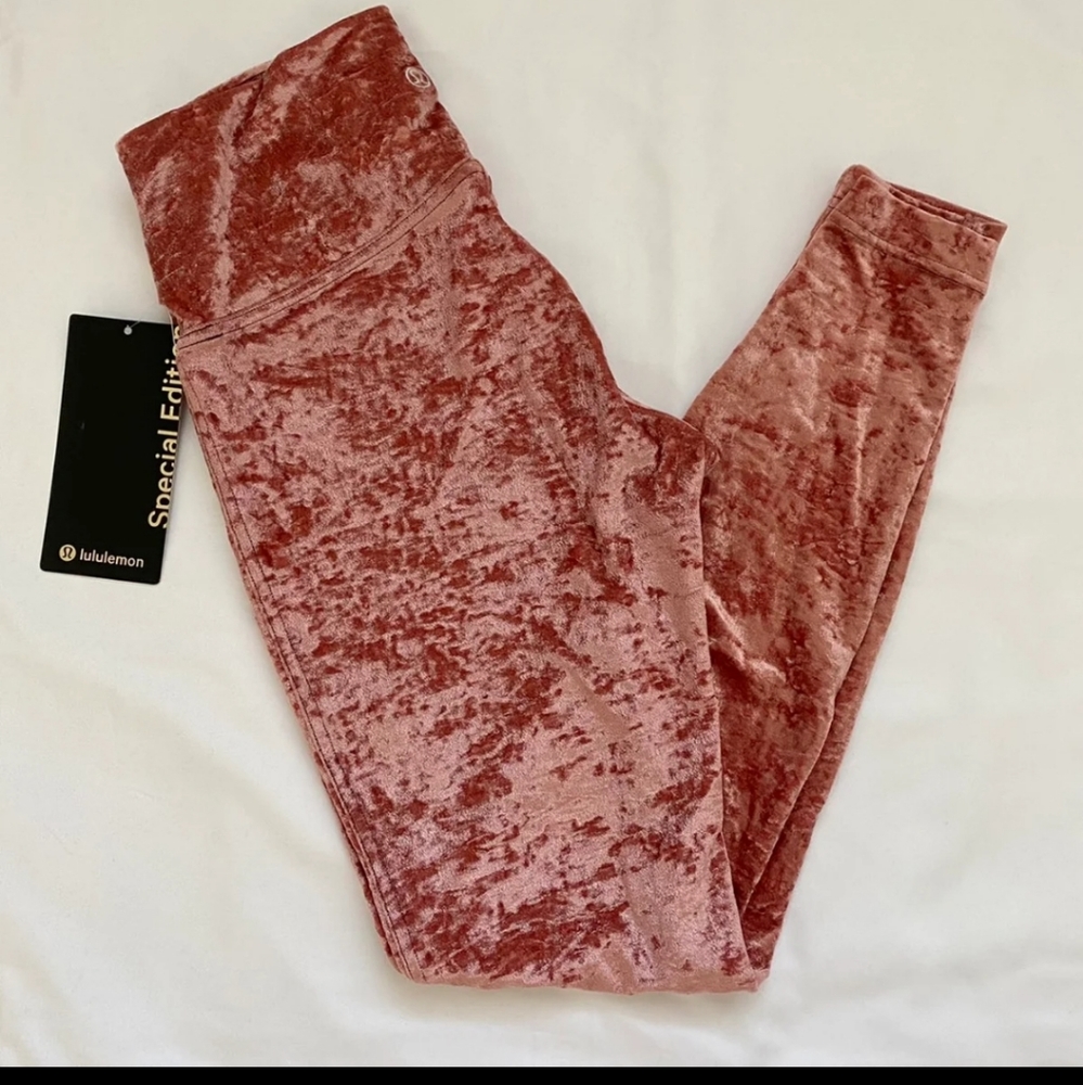 Lululemon wander under velvet